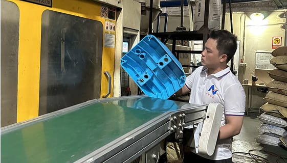 Injection of capsule vending machine gashapon machine from toy capsule vending machine supplier Nynovending.com